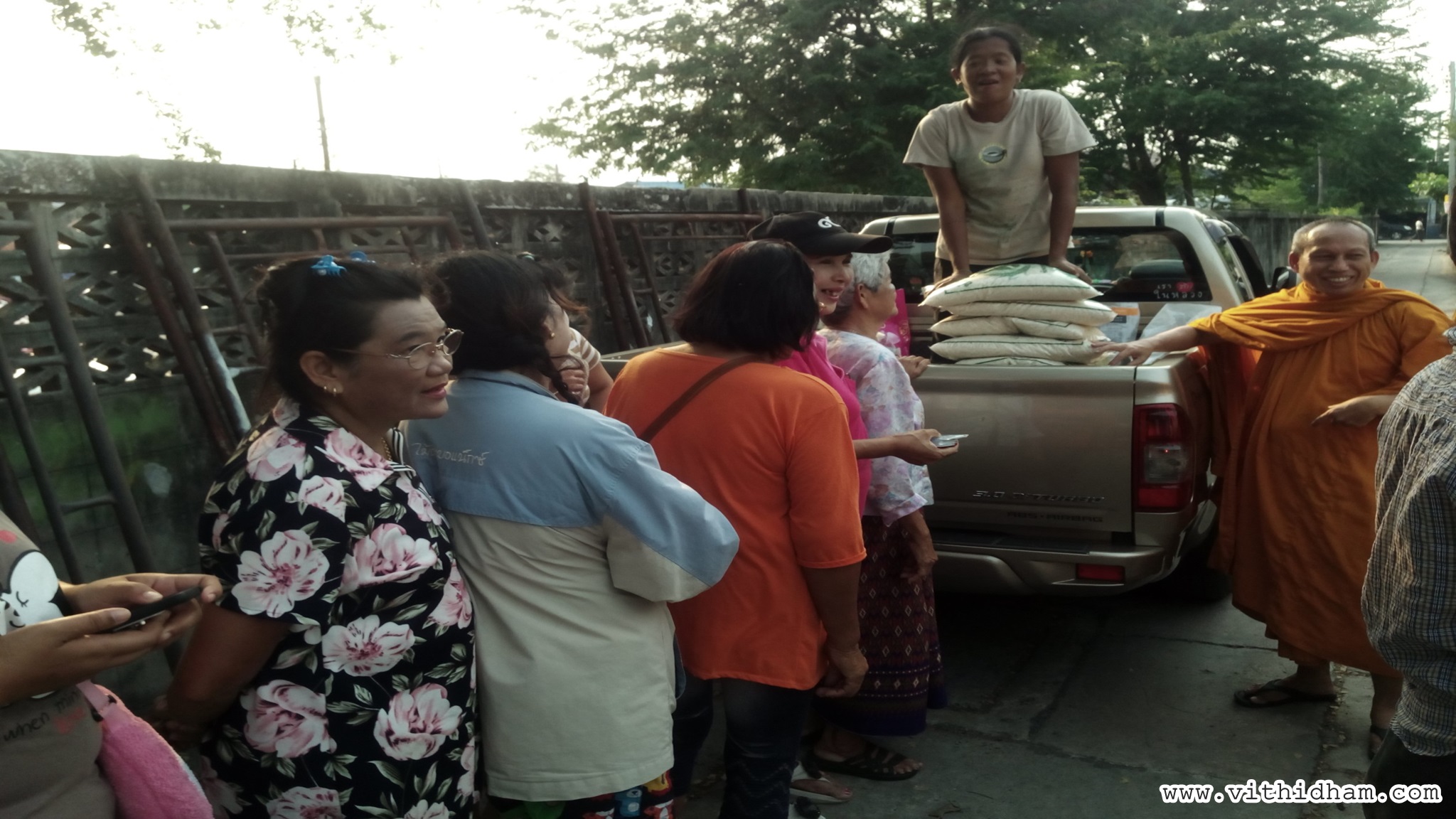 โครงการธานน้ำใจสู่ชาวพุทธครั้งที่ ๑๐